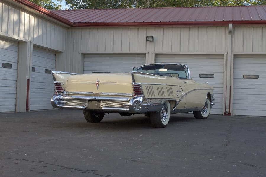  Buick Limited Convertible 1958 года  (фото 8 из 57)